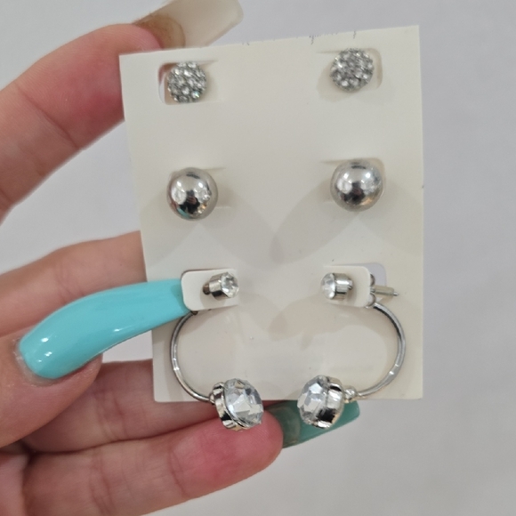 Fashion Jewelry Silver Earring Set - Picture 2 of 3